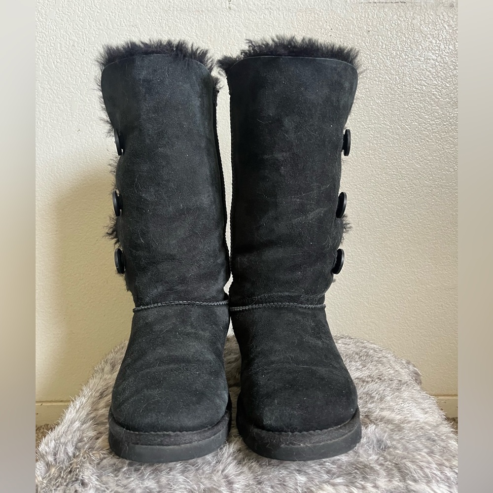 UGG Bailey Button Triplet suede fur lined boots. Size 9